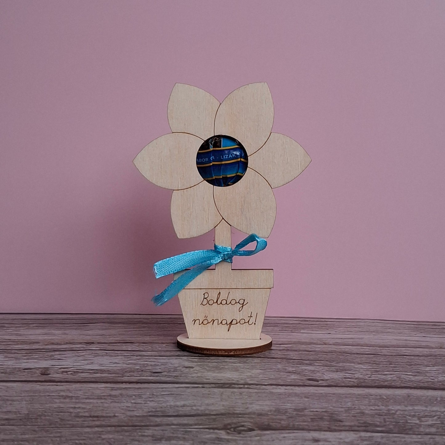 Nyalóka tartó cserepes virág