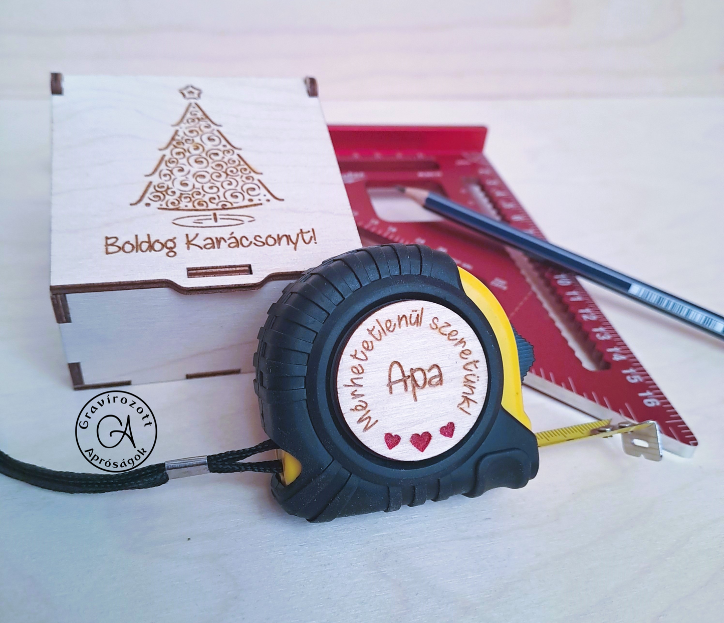 Mérőszalag karácsonyi dobozzal